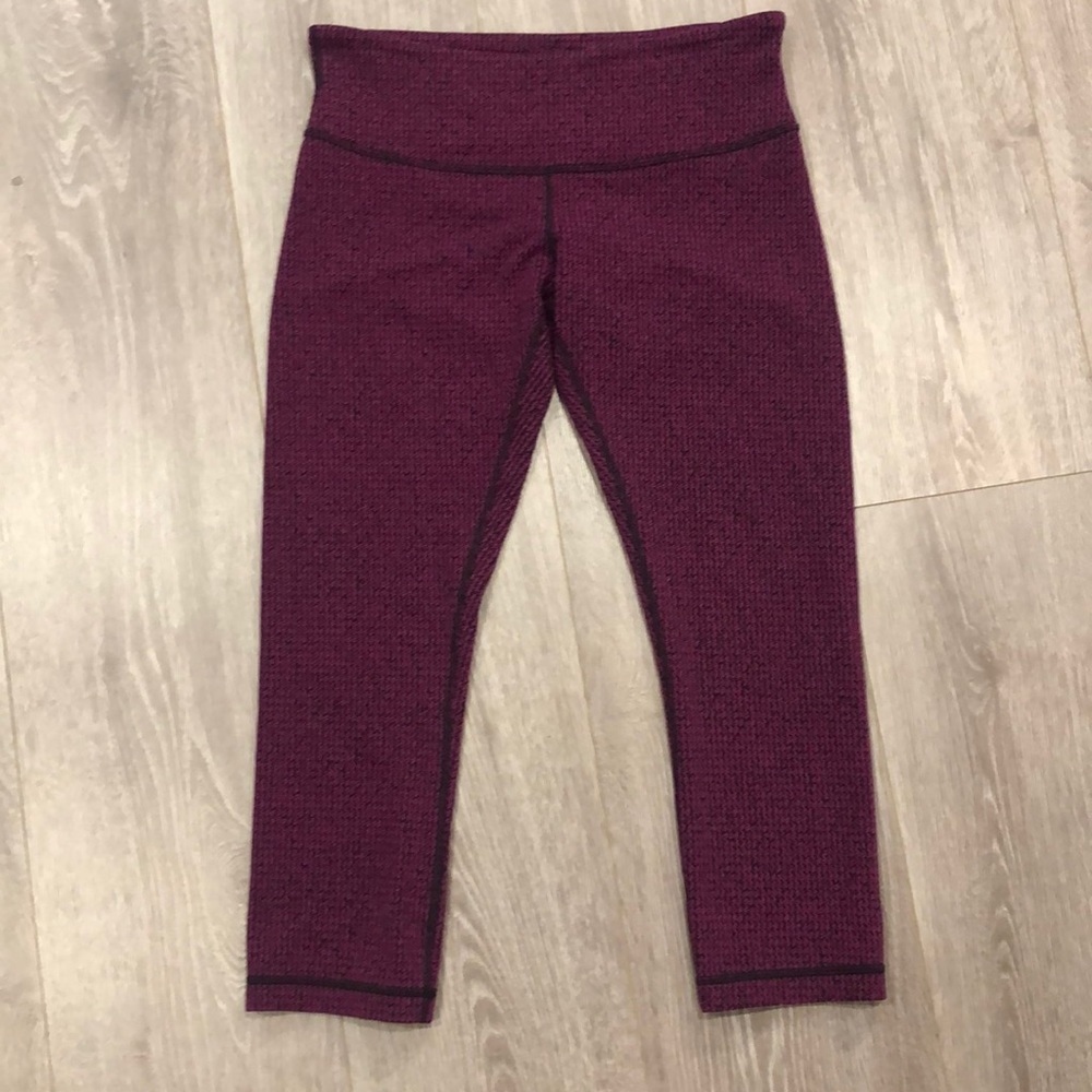 Lululemon Black/Fuchsia Printed Cropped Leggings